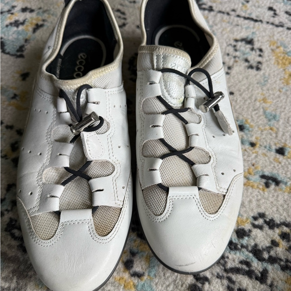 Ecco White Leather Sneakers with Unique Lacing